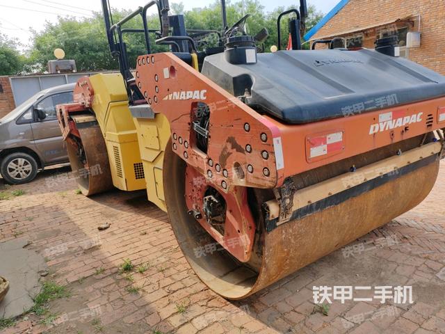 右前45°（壓路機整機外觀）