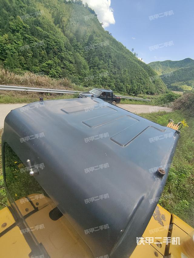 驾驶室顶部（整机外观）