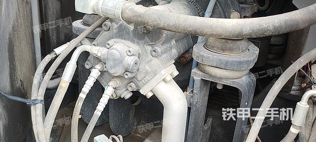 液压泵舱室正面整体（整机外观）