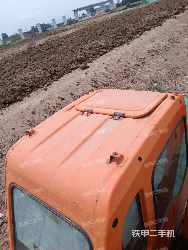 驾驶室顶部（整机外观）