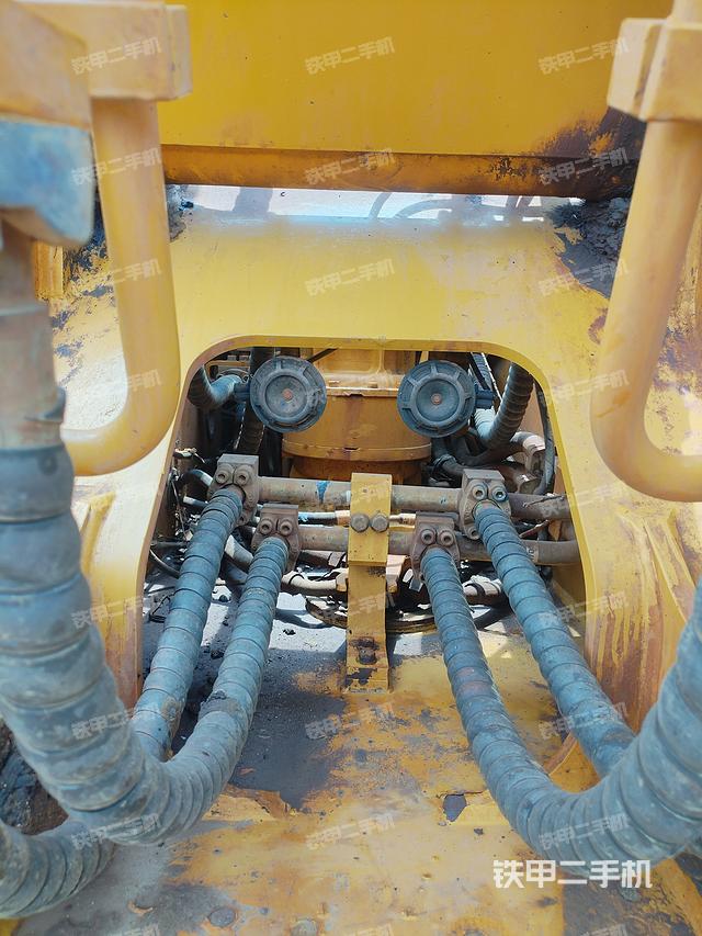 回转马达和主控阀（整机外观）