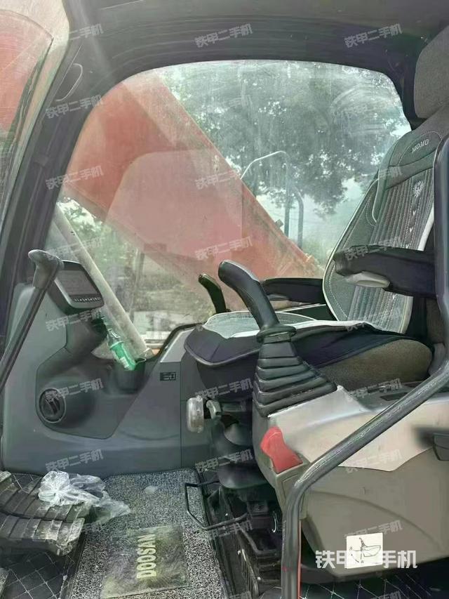 驾驶室整体（整机外观）