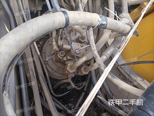 回转马达和主控阀（整机外观）