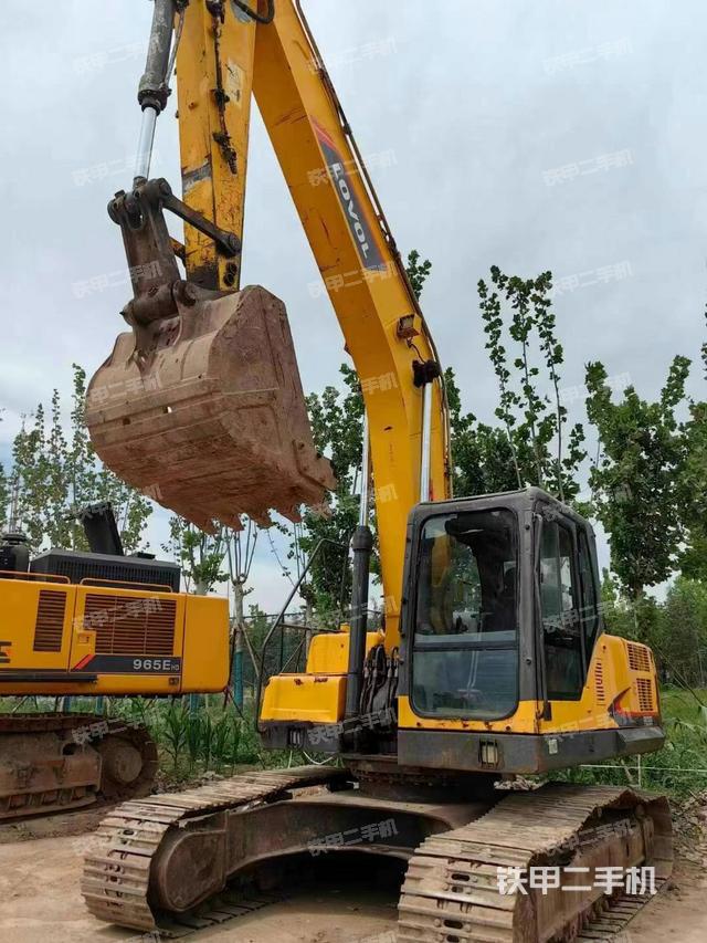 雷沃重工FR220E挖掘机