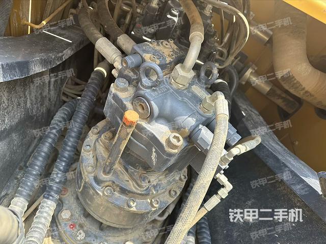 回转马达和主控阀（整机外观）