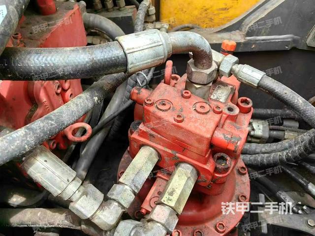 回转马达和主控阀（整机外观）