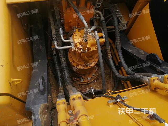 回转马达和主控阀（整机外观）