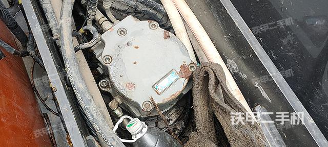 回转马达和主控阀（整机外观）