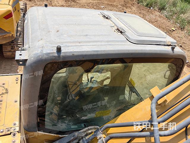 驾驶室顶部（整机外观）