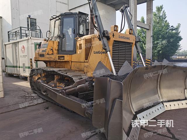 整机右侧（设备外观及核心部件）