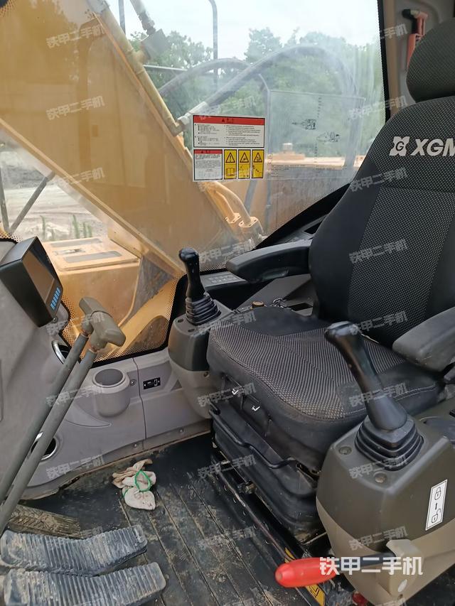 驾驶室整体（整机外观）