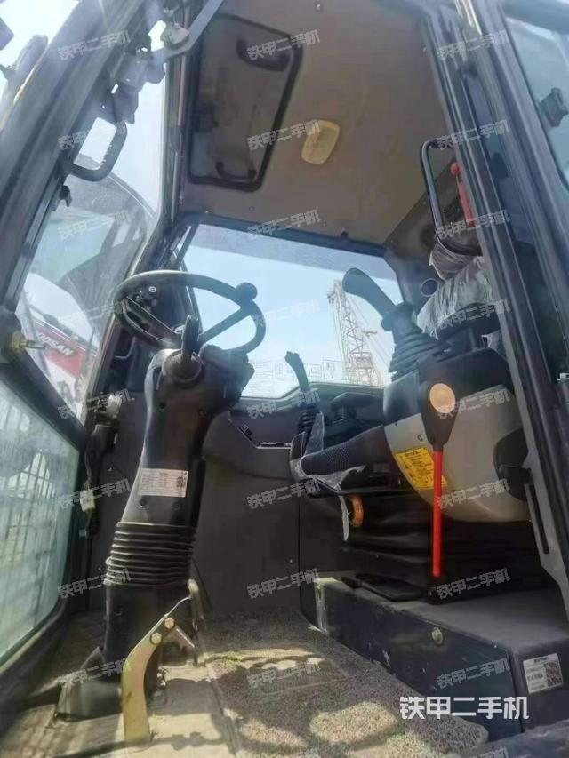 驾驶室整体（整机外观）