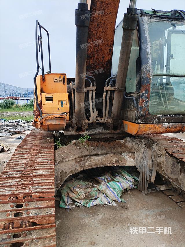 驾驶室顶部（整机外观）