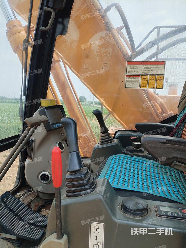 驾驶室整体（整机外观）