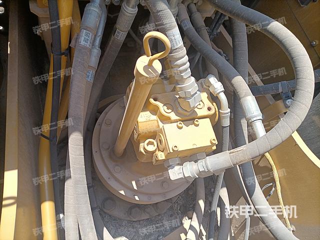 回转马达和主控阀（整机外观）