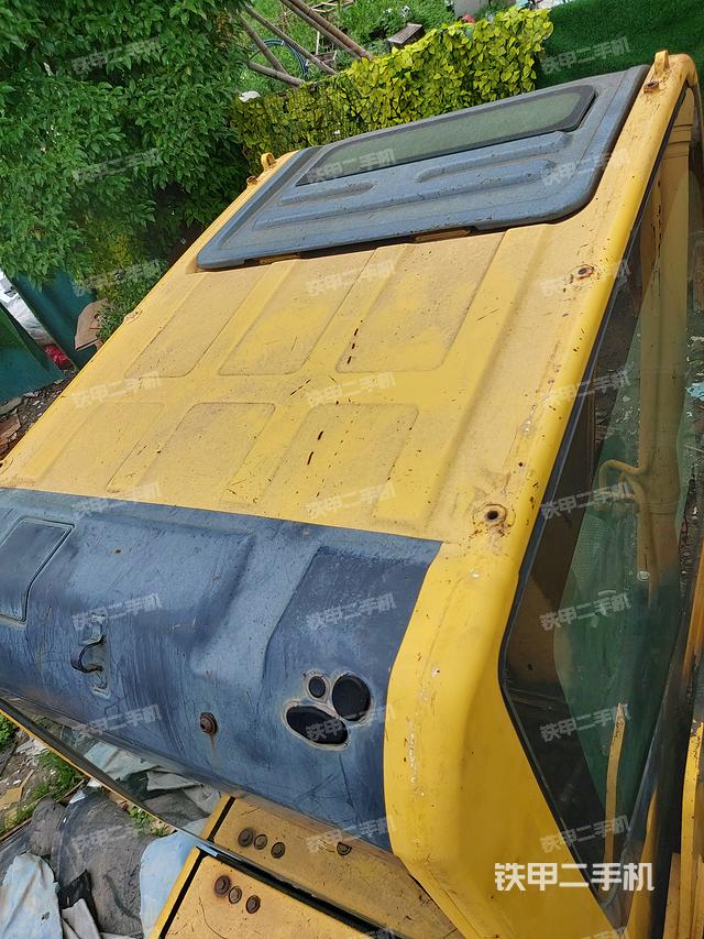 驾驶室顶部（整机外观）