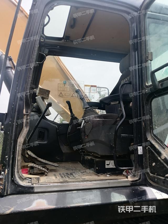 驾驶室整体（整机外观）