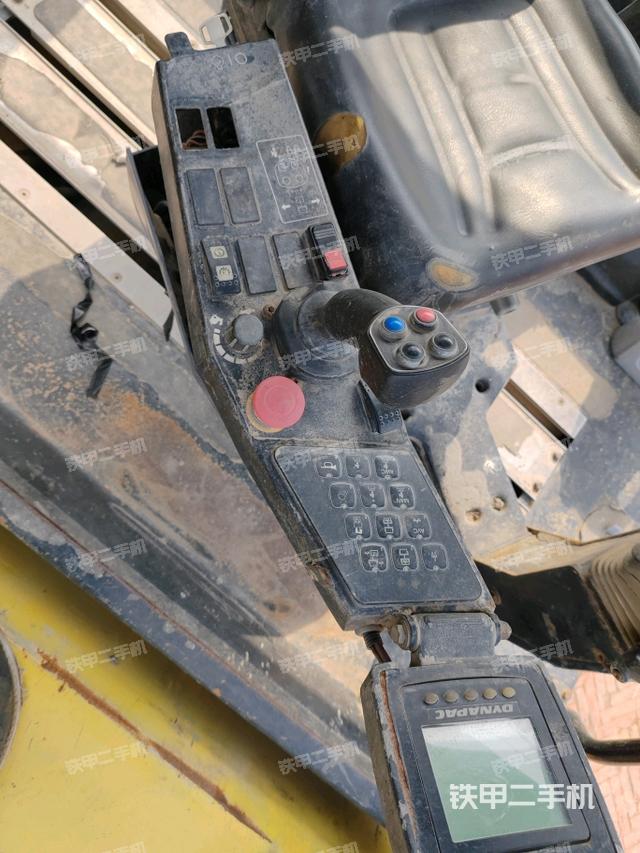 操作把手（壓路機駕駛室）