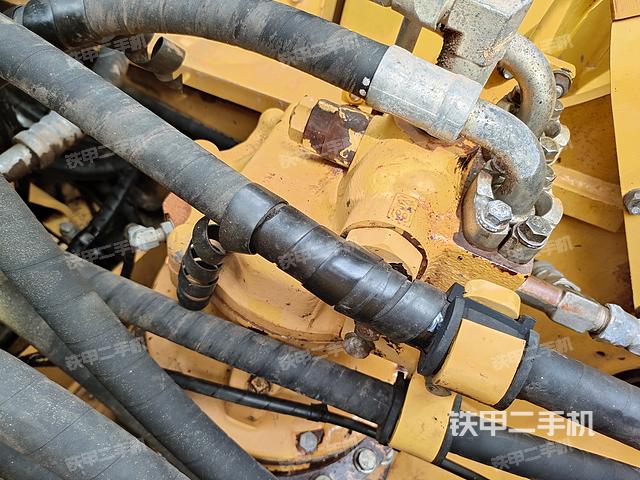 回转马达和主控阀（整机外观）