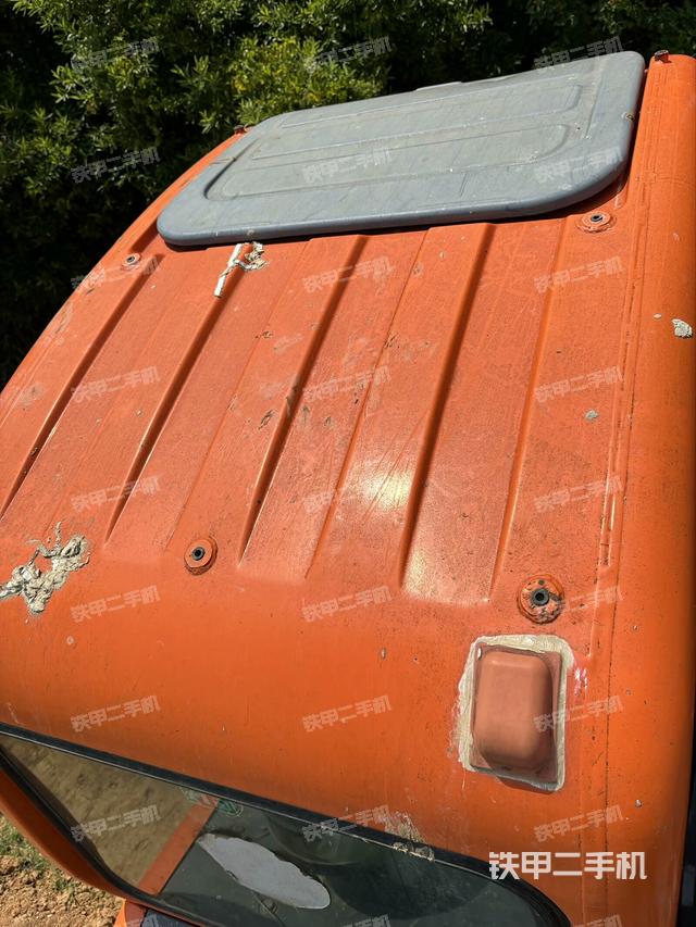 驾驶室顶部（整机外观）