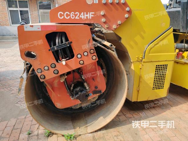 后輪右側全景（壓路機前后車架）