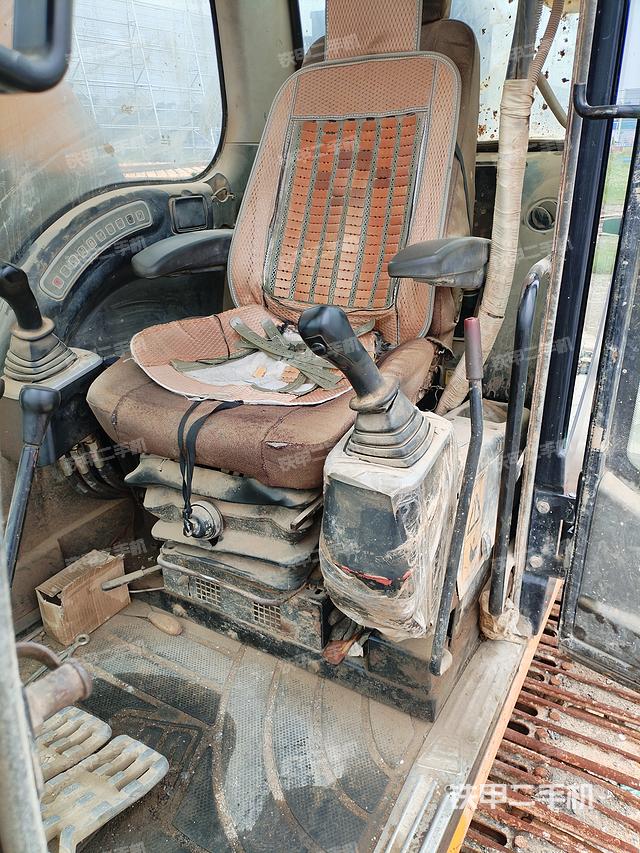 驾驶室整体（整机外观）