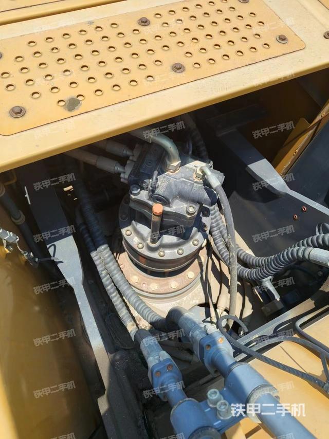 回转马达和主控阀（整机外观）