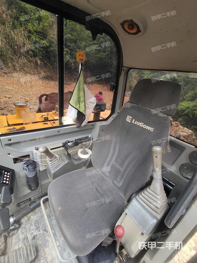 驾驶室整体（整机外观）