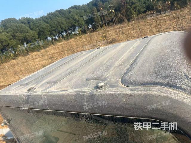 驾驶室顶部（整机外观）