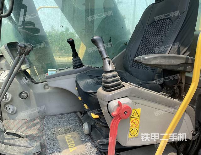 驾驶室整体（整机外观）