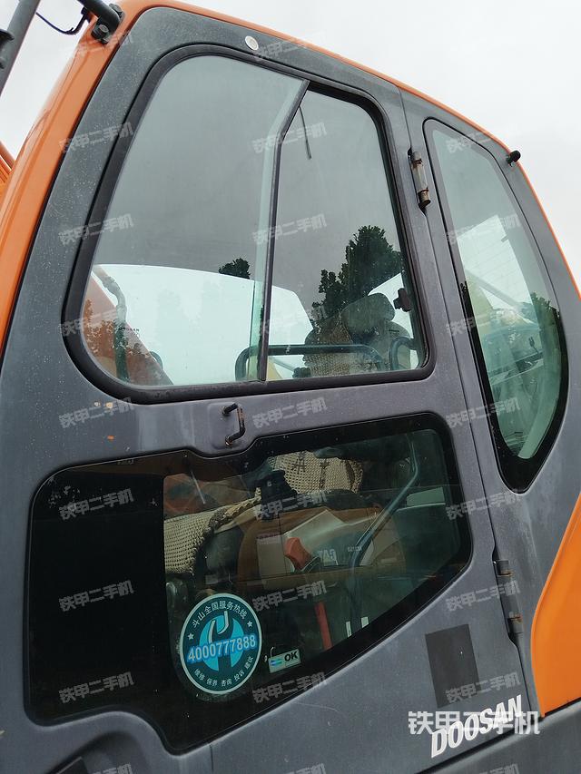 驾驶室整体（整机外观）