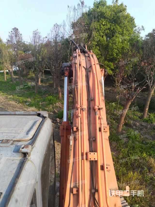 驾驶室顶部（整机外观）