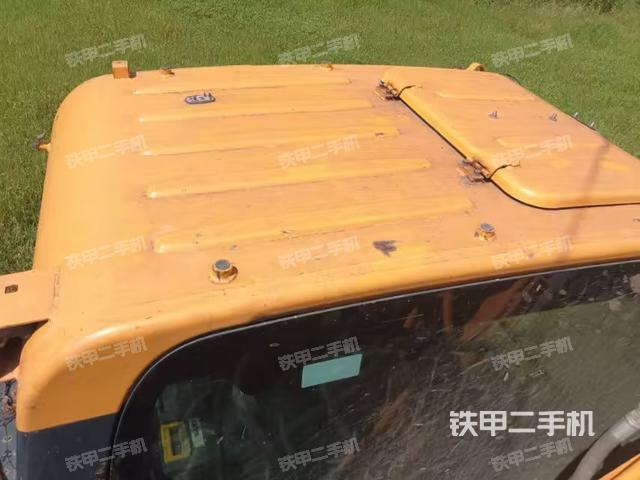 驾驶室顶部（整机外观）