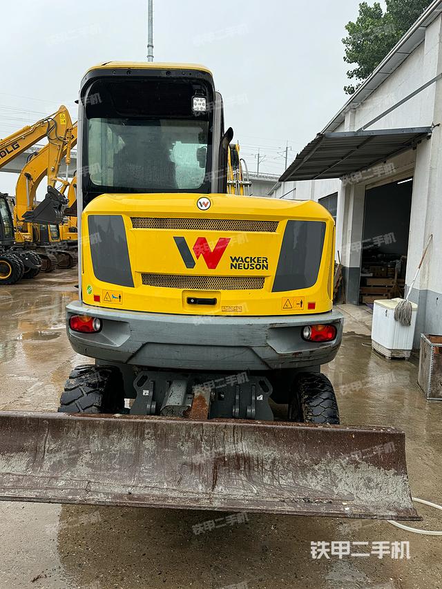 驾驶室顶部（整机外观）