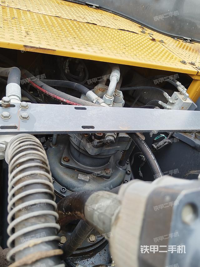 回转马达和主控阀（整机外观）