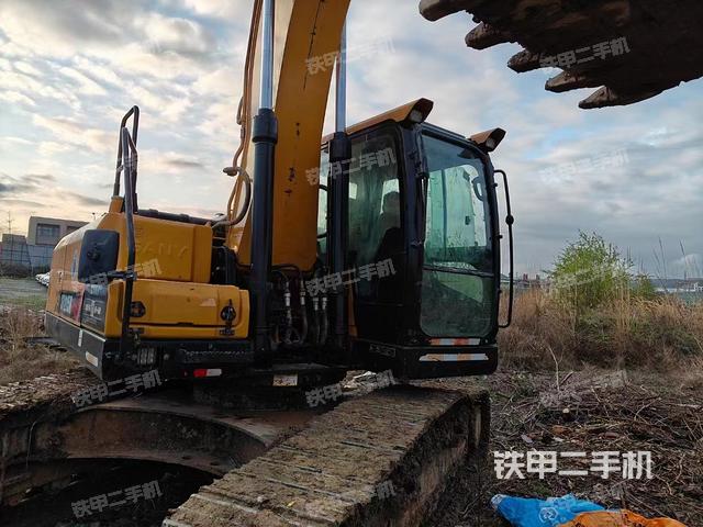 驾驶室顶部（整机外观）