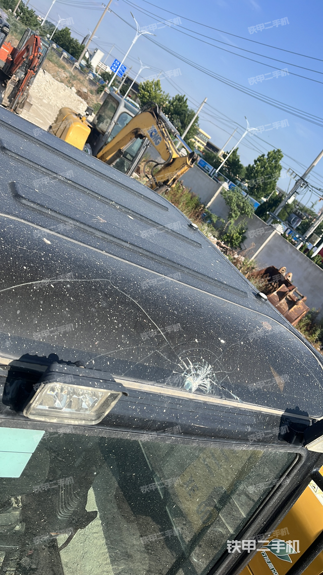 驾驶室顶部（整机外观）