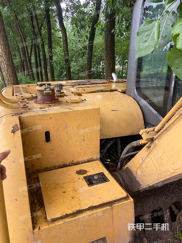 驾驶室顶部（整机外观）