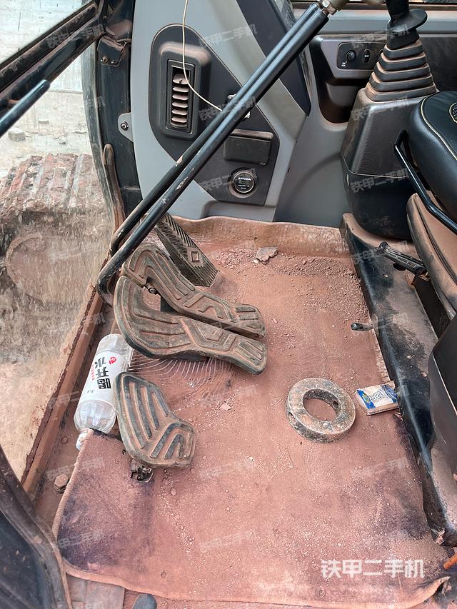 驾驶室整体（整机外观）