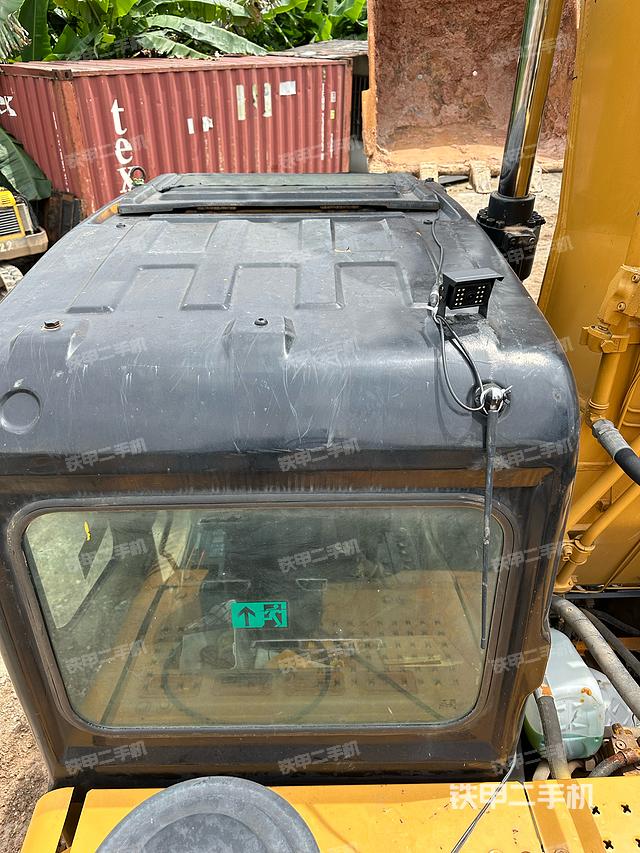 驾驶室顶部（整机外观）