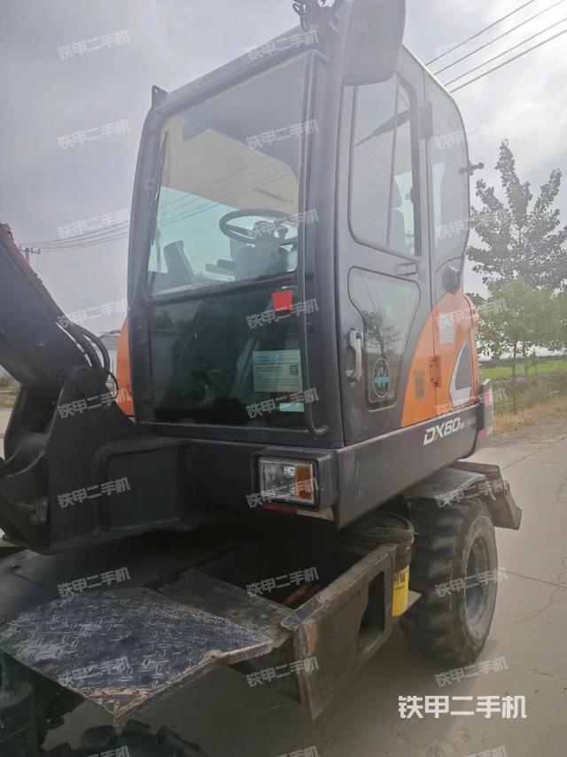 驾驶室顶部（整机外观）