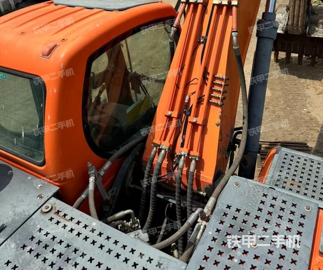 驾驶室顶部（整机外观）