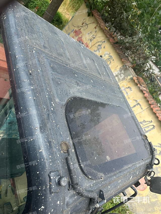 驾驶室顶部（整机外观）