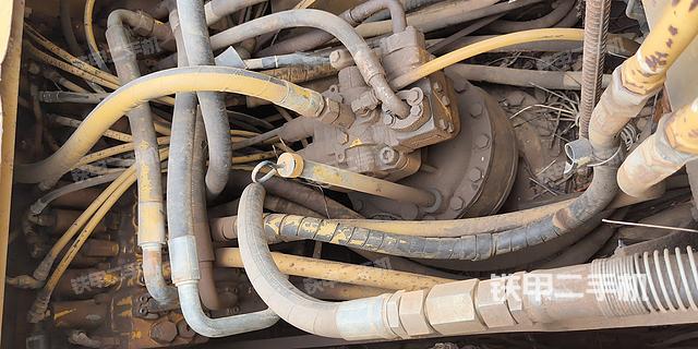 回转马达和主控阀（整机外观）