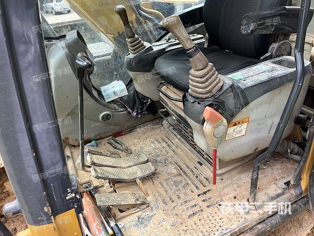 驾驶室顶部（整机外观）