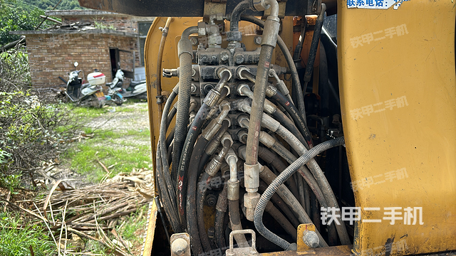 回转马达和主控阀（整机外观）