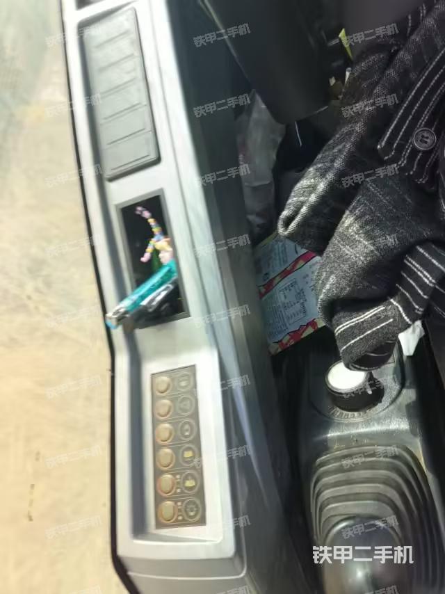 驾驶室整体（整机外观）