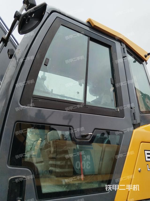 驾驶室整体（整机外观）