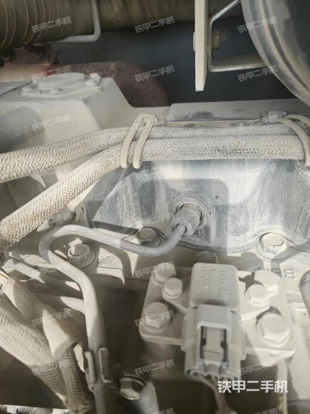 回转马达和主控阀（整机外观）