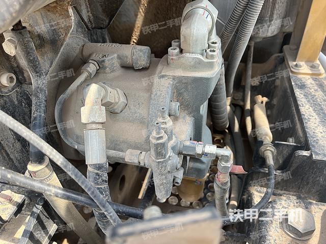 液压泵舱室正面整体（整机外观）